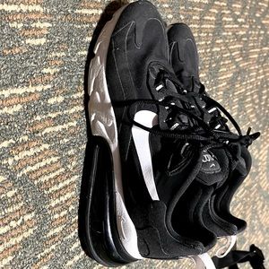 NIKE AIR 270 reacts